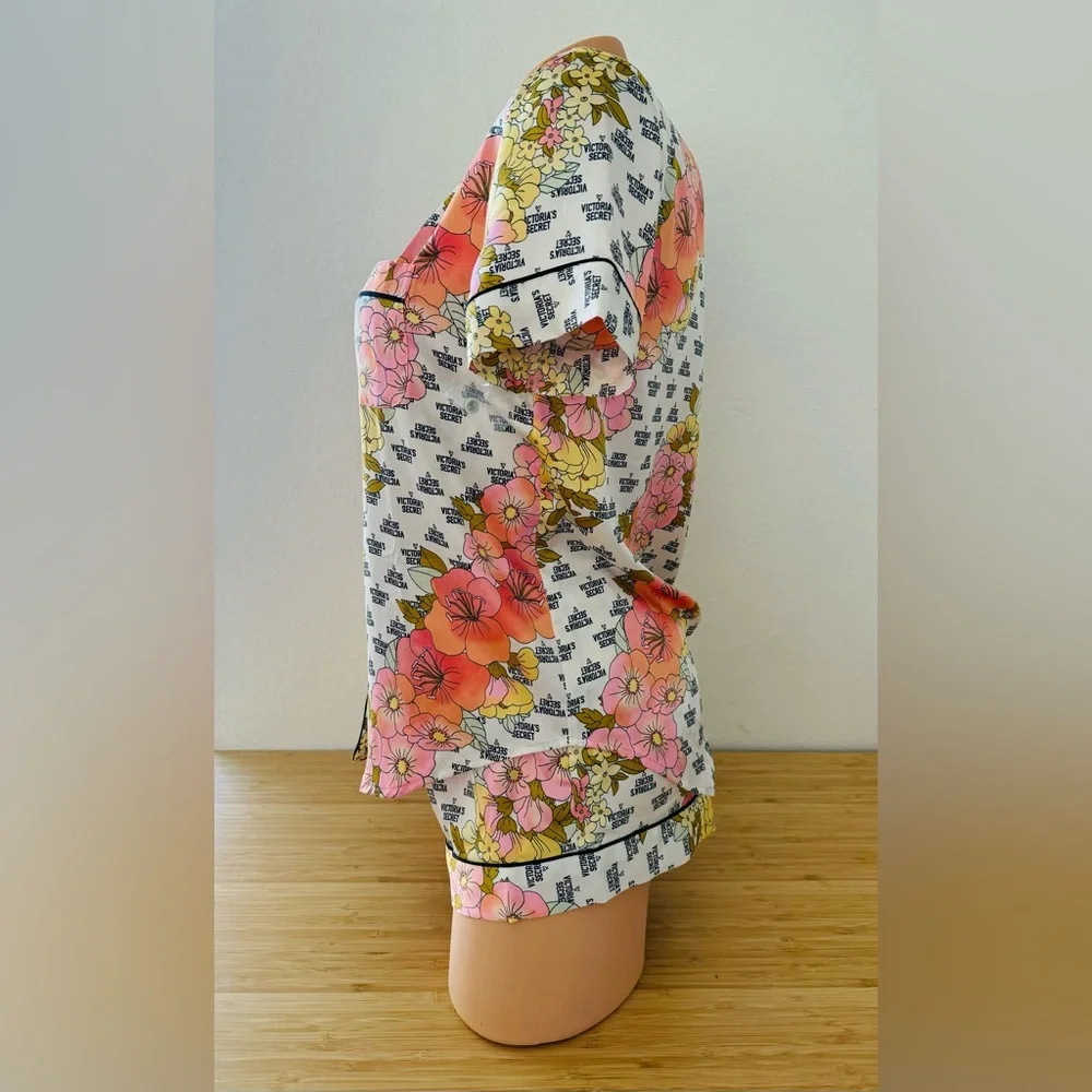 Victoria’s Secret Satin Pajama Set Top & Short Floral Logo Xs - Picture 9 of 10